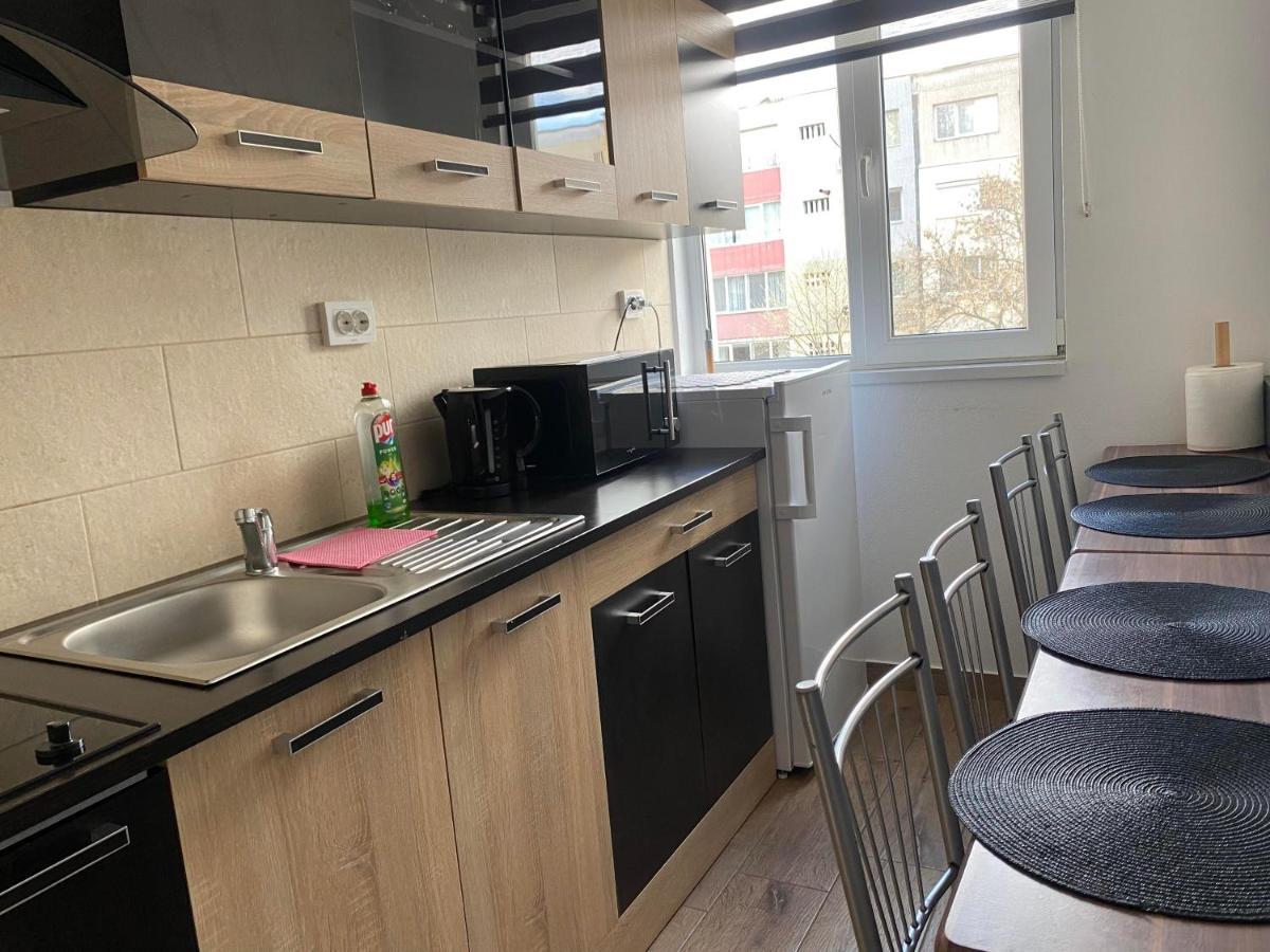 Апартаменты Apartament Cristian Оршова Экстерьер фото
